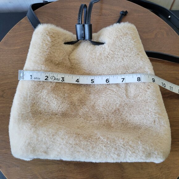 House of Harlow1960 Cream & Black Bucket Crossbody Purse Bag. Faux Fur EUC - Picture 14 of 16